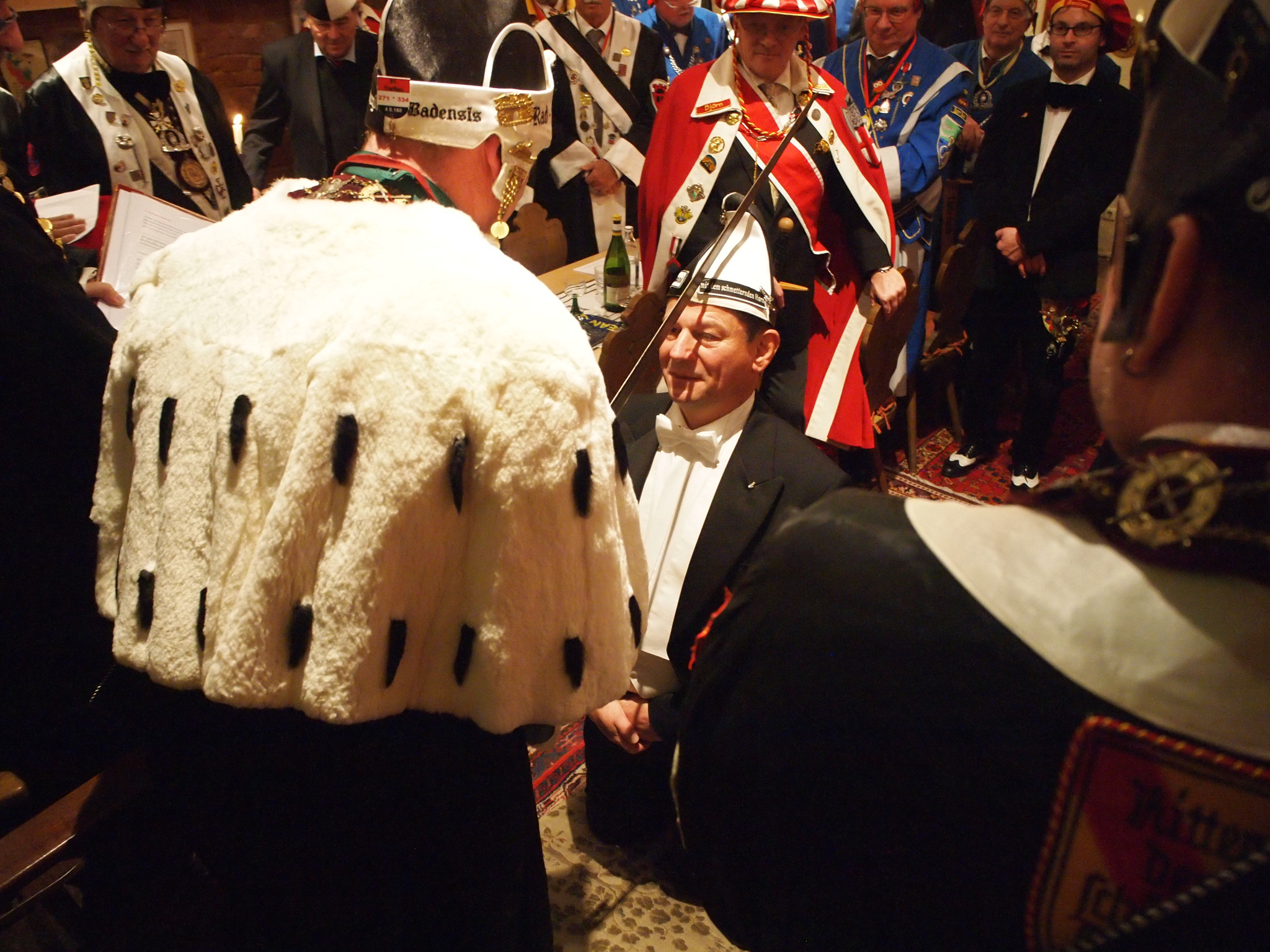 Schlaraffische Szene in der Burg